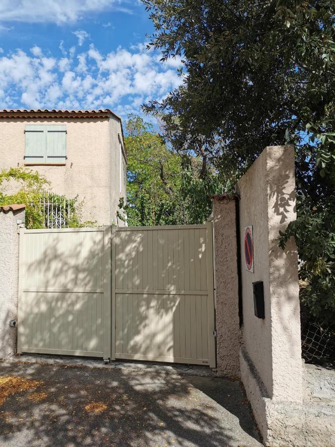 Appartement En Sous Sol De Villa Avec Acces Jardin Et Piscine Marseille Eksteriør billede